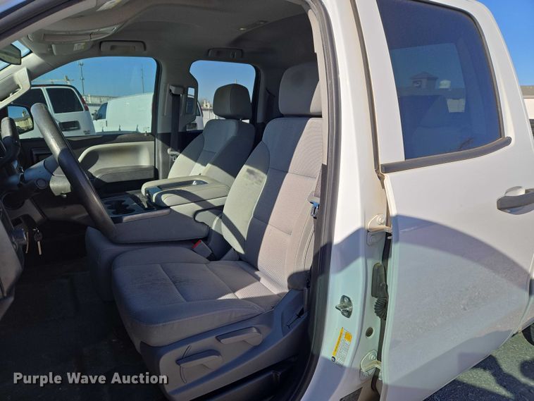 image for item ET1182 2019 Chevrolet Silverado 1500 Ext. Cab pickup truck