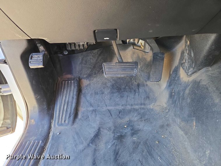 image for item ET1182 2019 Chevrolet Silverado 1500 Ext. Cab pickup truck