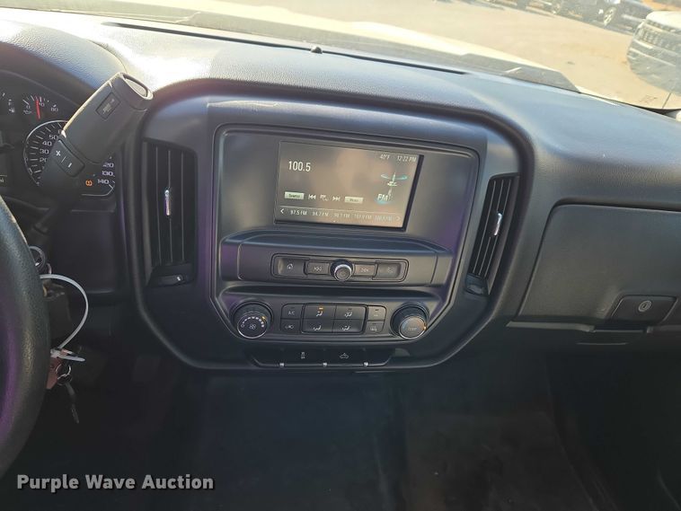 image for item ET1182 2019 Chevrolet Silverado 1500 Ext. Cab pickup truck