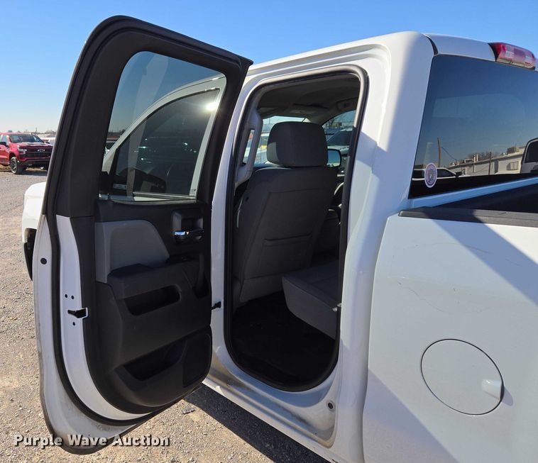 image for item ET1182 2019 Chevrolet Silverado 1500 Ext. Cab pickup truck