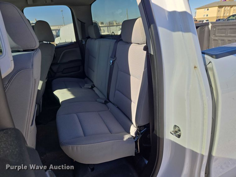 image for item ET1182 2019 Chevrolet Silverado 1500 Ext. Cab pickup truck