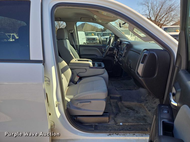 image for item ET1182 2019 Chevrolet Silverado 1500 Ext. Cab pickup truck