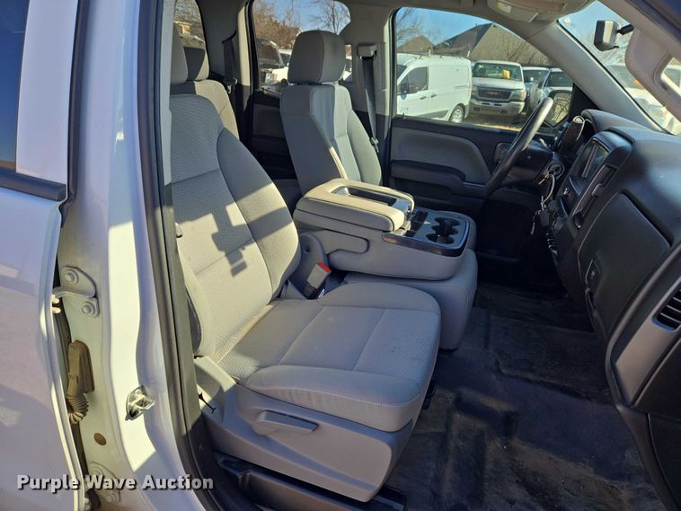 image for item ET1182 2019 Chevrolet Silverado 1500 Ext. Cab pickup truck