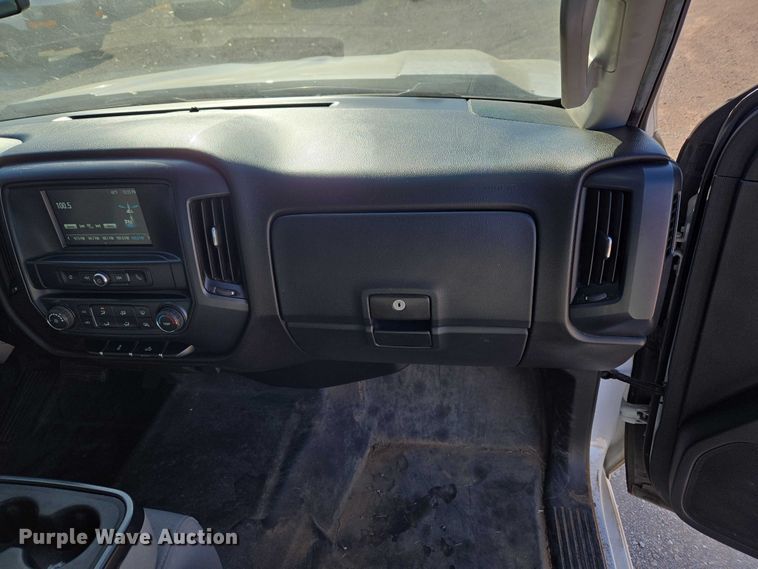 image for item ET1182 2019 Chevrolet Silverado 1500 Ext. Cab pickup truck