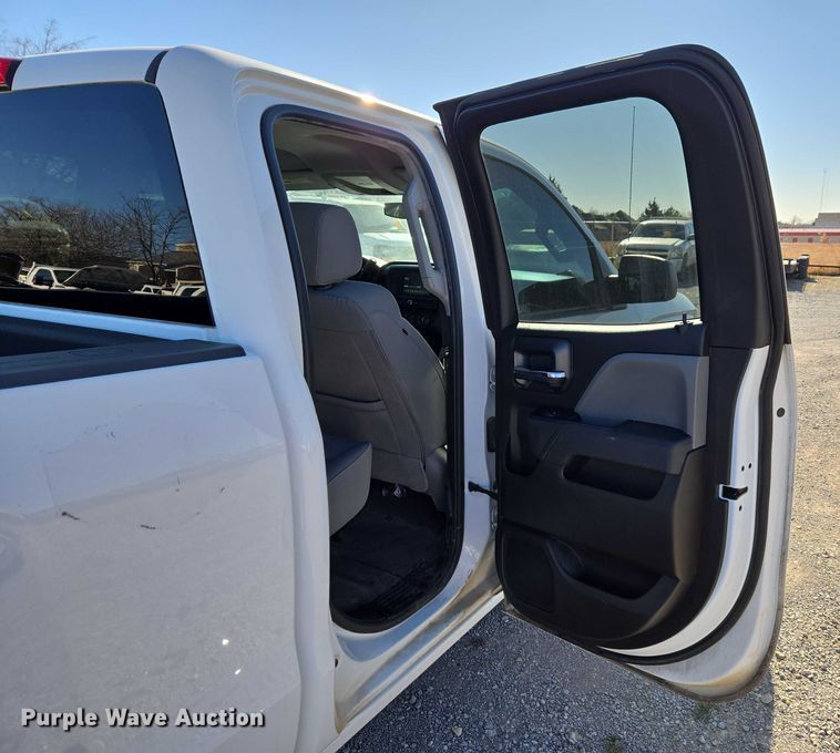 image for item ET1182 2019 Chevrolet Silverado 1500 Ext. Cab pickup truck