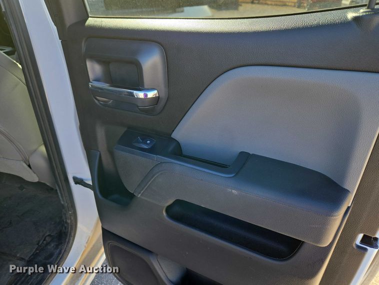 image for item ET1182 2019 Chevrolet Silverado 1500 Ext. Cab pickup truck