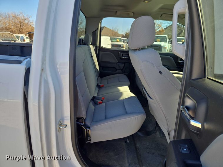 image for item ET1182 2019 Chevrolet Silverado 1500 Ext. Cab pickup truck