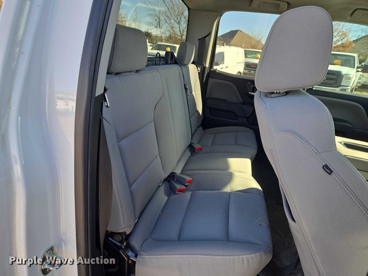 image for item ET1182 2019 Chevrolet Silverado 1500 Ext. Cab pickup truck