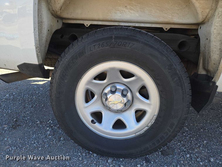 image for item ET1182 2019 Chevrolet Silverado 1500 Ext. Cab pickup truck