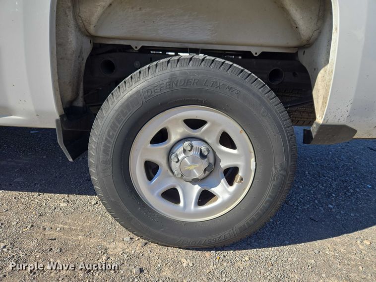 image for item ET1182 2019 Chevrolet Silverado 1500 Ext. Cab pickup truck