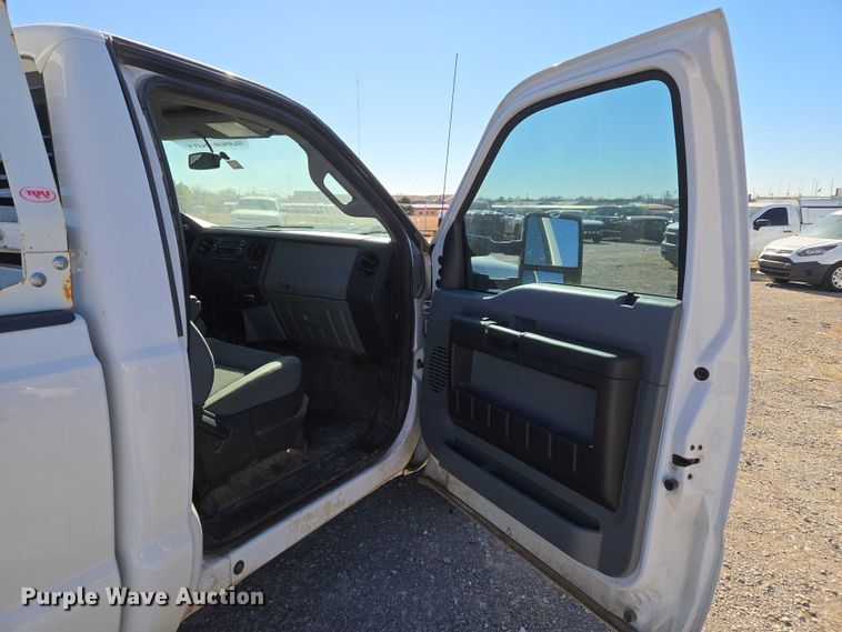 image for item ET1184 2016 Ford F250 Super Duty pickup truck