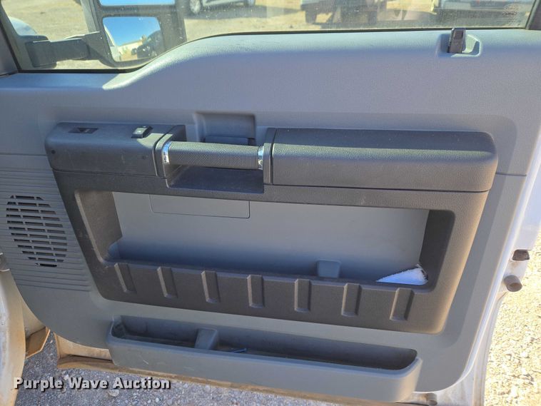 image for item ET1184 2016 Ford F250 Super Duty pickup truck