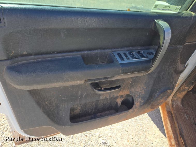 image for item ET1187 2007 Chevrolet Silverado 1500 Crew Cab pickup truck