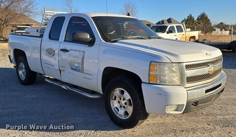image for item ET1190 2011 Chevrolet Silverado 1500 Ext. Cab pickup truck