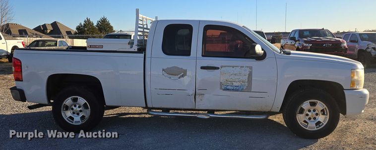 image for item ET1190 2011 Chevrolet Silverado 1500 Ext. Cab pickup truck