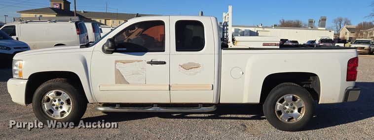 image for item ET1190 2011 Chevrolet Silverado 1500 Ext. Cab pickup truck