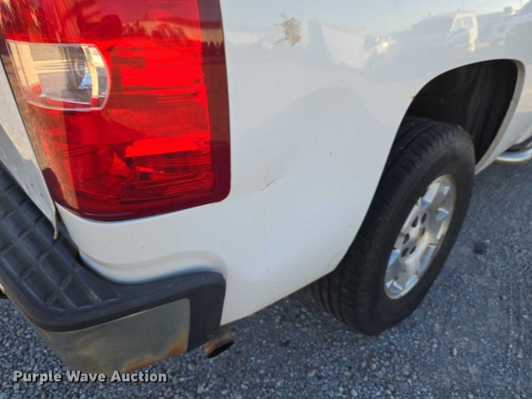 image for item ET1190 2011 Chevrolet Silverado 1500 Ext. Cab pickup truck