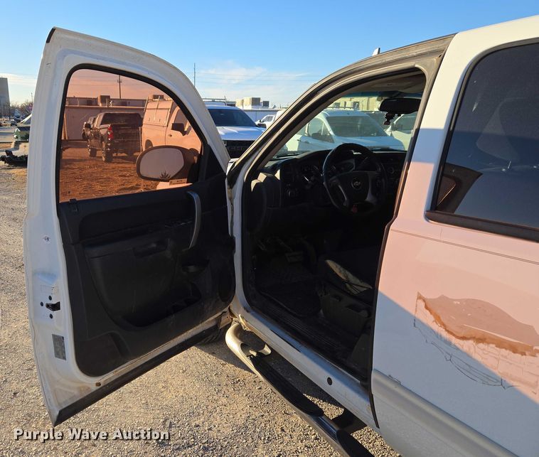 image for item ET1190 2011 Chevrolet Silverado 1500 Ext. Cab pickup truck