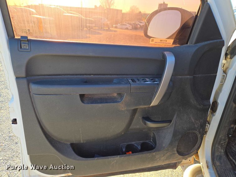 image for item ET1190 2011 Chevrolet Silverado 1500 Ext. Cab pickup truck