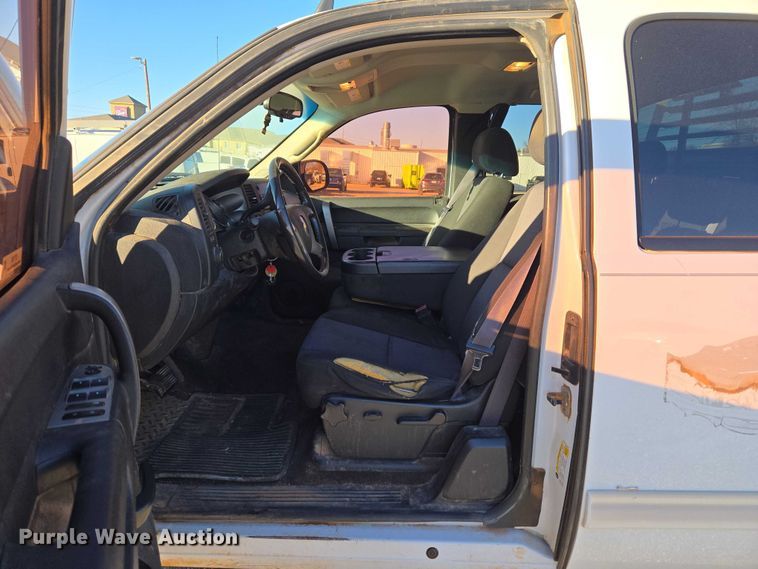 image for item ET1190 2011 Chevrolet Silverado 1500 Ext. Cab pickup truck