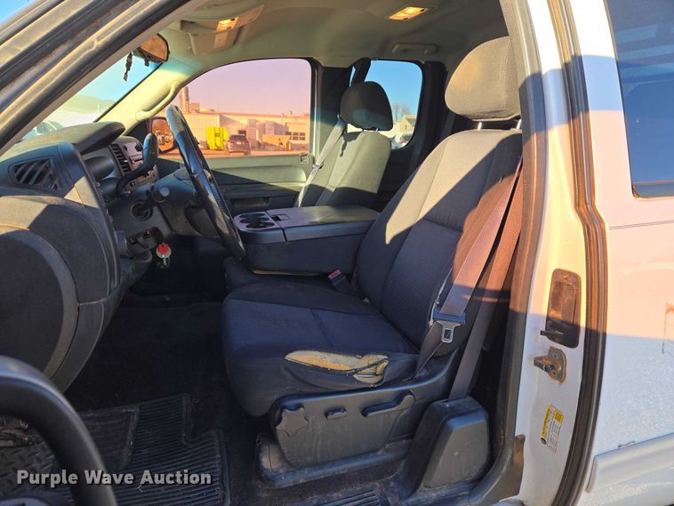 image for item ET1190 2011 Chevrolet Silverado 1500 Ext. Cab pickup truck