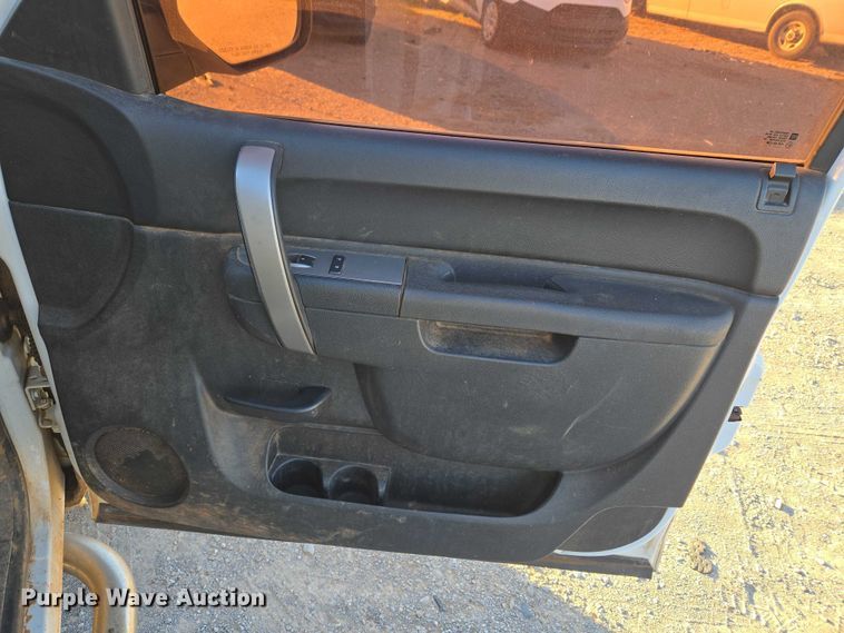 image for item ET1190 2011 Chevrolet Silverado 1500 Ext. Cab pickup truck