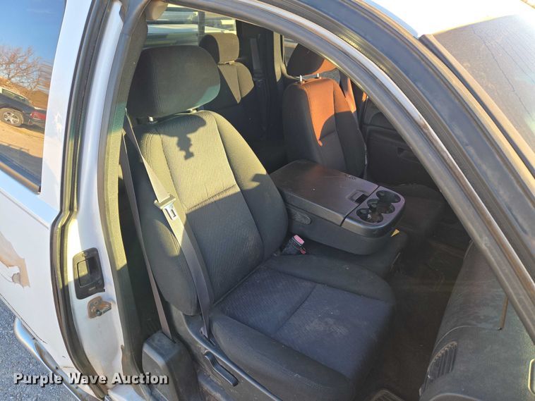 image for item ET1190 2011 Chevrolet Silverado 1500 Ext. Cab pickup truck