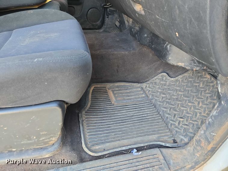 image for item ET1190 2011 Chevrolet Silverado 1500 Ext. Cab pickup truck