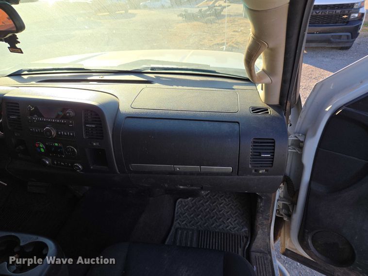 image for item ET1190 2011 Chevrolet Silverado 1500 Ext. Cab pickup truck