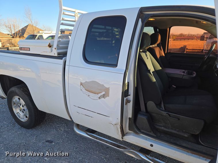 image for item ET1190 2011 Chevrolet Silverado 1500 Ext. Cab pickup truck
