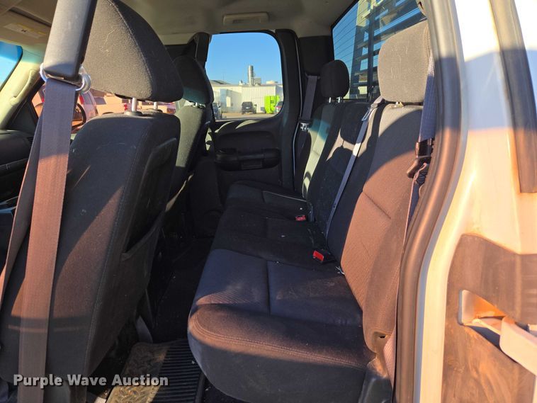 image for item ET1190 2011 Chevrolet Silverado 1500 Ext. Cab pickup truck