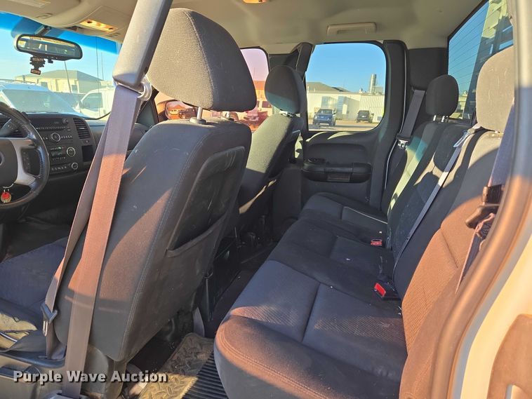 image for item ET1190 2011 Chevrolet Silverado 1500 Ext. Cab pickup truck