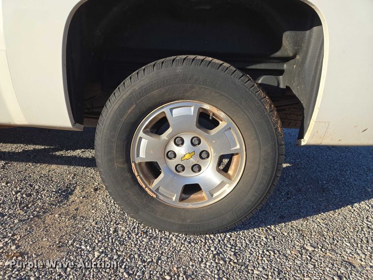 image for item ET1190 2011 Chevrolet Silverado 1500 Ext. Cab pickup truck