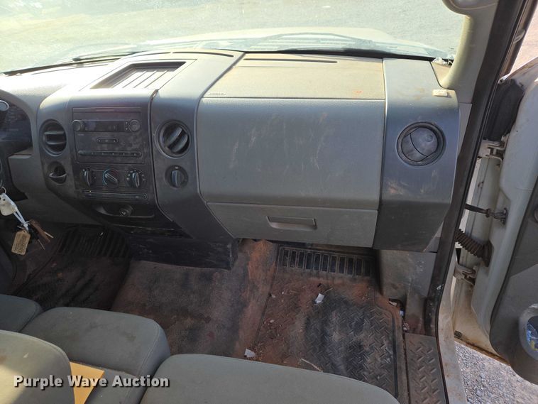 image for item ET1192 2008 Ford F150 XL pickup truck