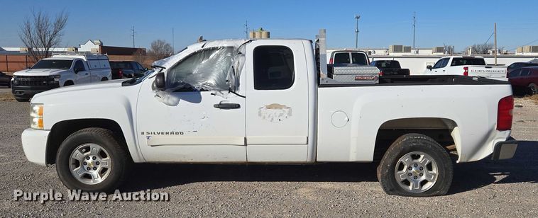 image for item ET1195 2008 Chevrolet Silverado 1500 Ext. Cab pickup truck