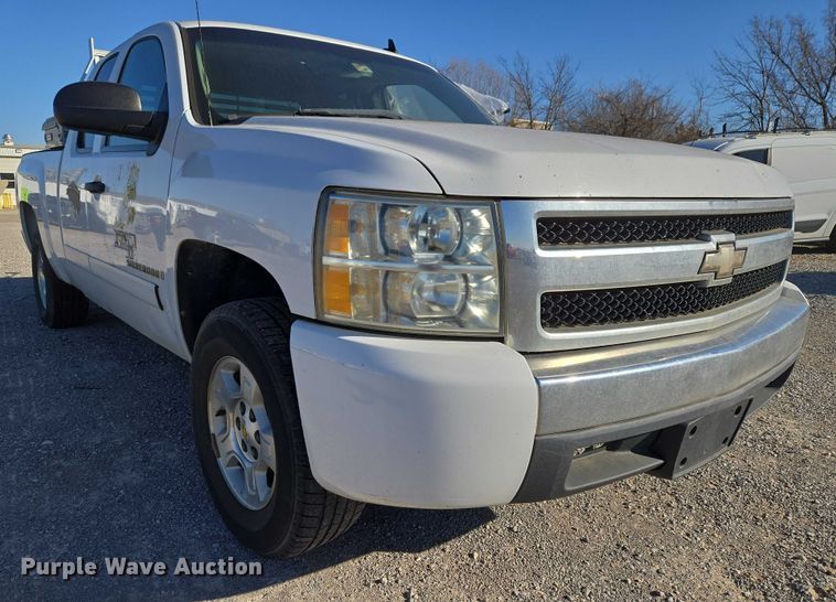 image for item ET1195 2008 Chevrolet Silverado 1500 Ext. Cab pickup truck