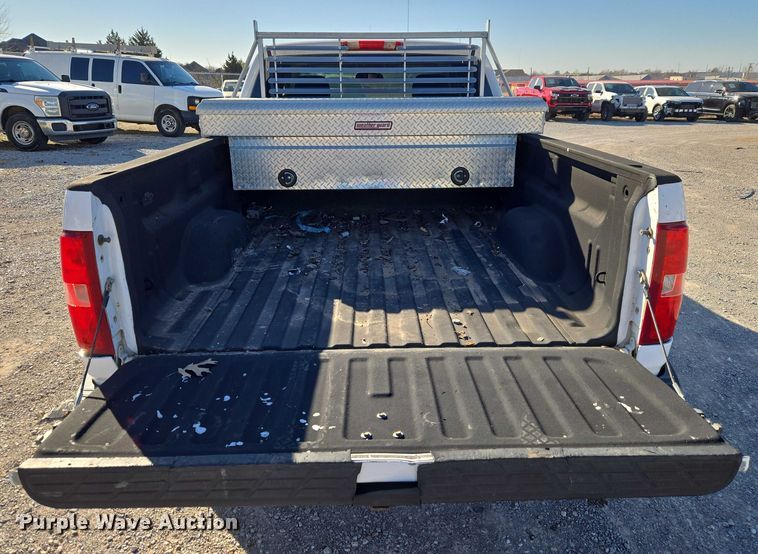 image for item ET1195 2008 Chevrolet Silverado 1500 Ext. Cab pickup truck