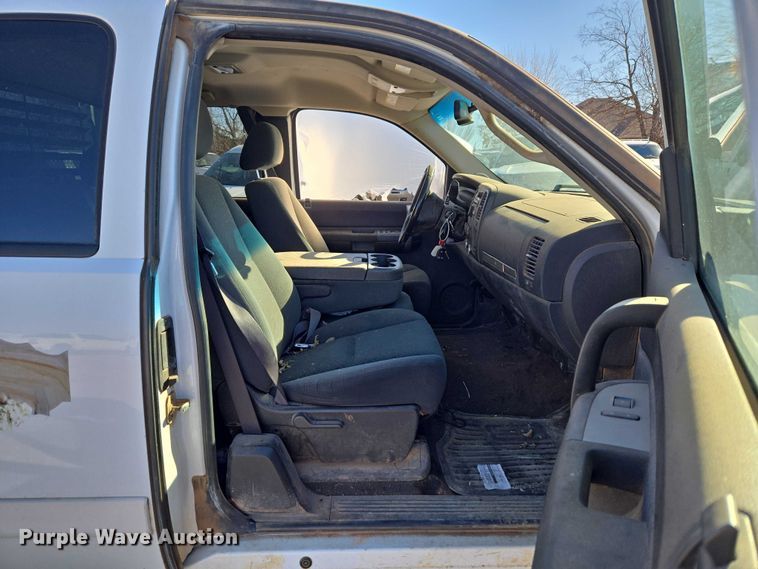 image for item ET1195 2008 Chevrolet Silverado 1500 Ext. Cab pickup truck