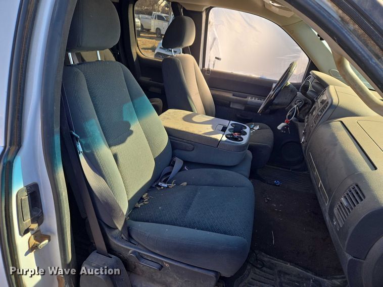 image for item ET1195 2008 Chevrolet Silverado 1500 Ext. Cab pickup truck