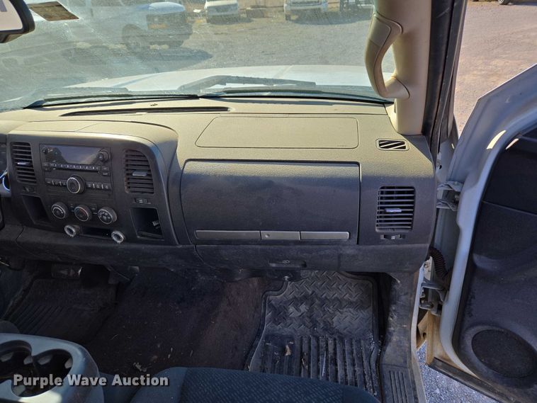 image for item ET1195 2008 Chevrolet Silverado 1500 Ext. Cab pickup truck