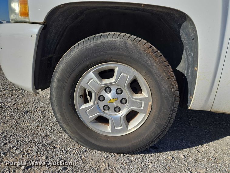 image for item ET1195 2008 Chevrolet Silverado 1500 Ext. Cab pickup truck