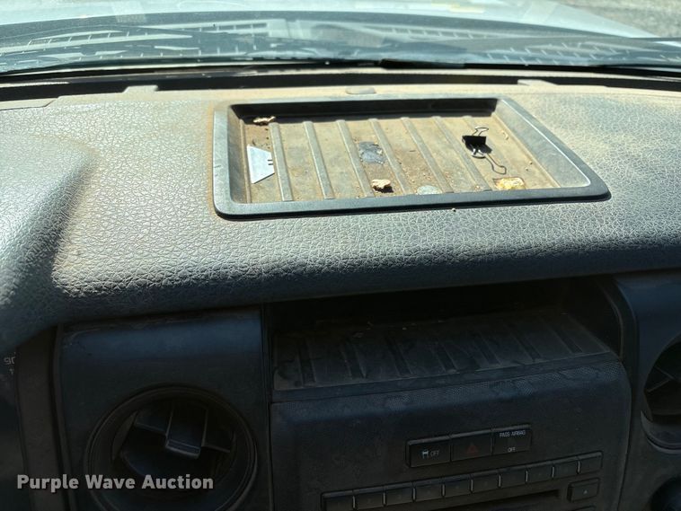 image for item ET1196 2013 Ford F150 XL pickup truck