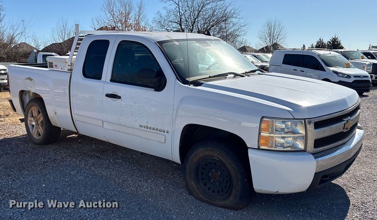 image for item ET1198 2008 Chevrolet Silverado 1500 Ext. Cab pickup truck
