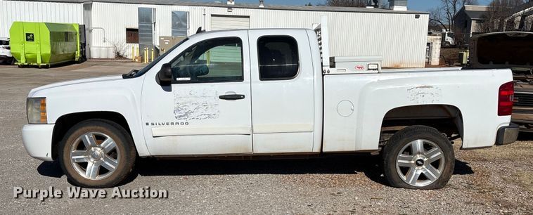 image for item ET1198 2008 Chevrolet Silverado 1500 Ext. Cab pickup truck