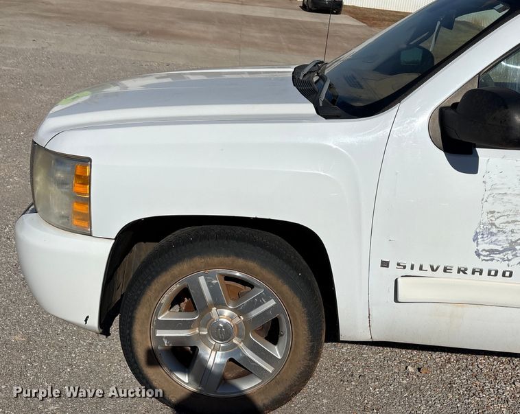 image for item ET1198 2008 Chevrolet Silverado 1500 Ext. Cab pickup truck
