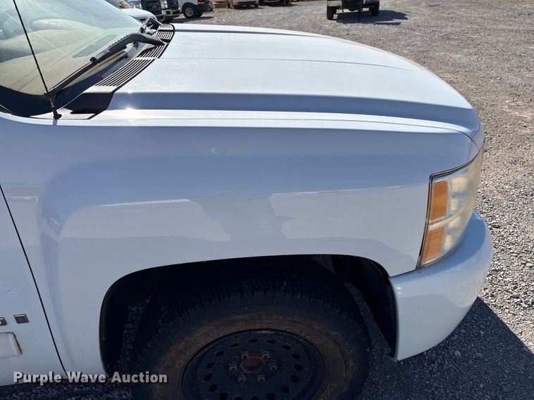 image for item ET1198 2008 Chevrolet Silverado 1500 Ext. Cab pickup truck