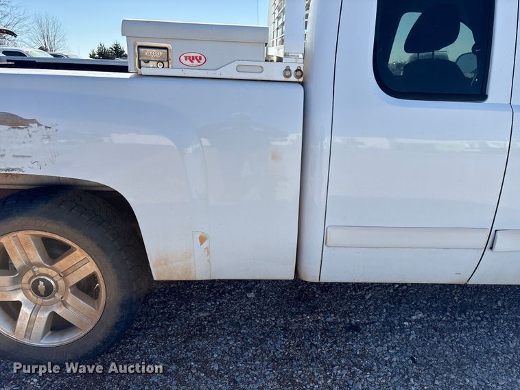 image for item ET1198 2008 Chevrolet Silverado 1500 Ext. Cab pickup truck