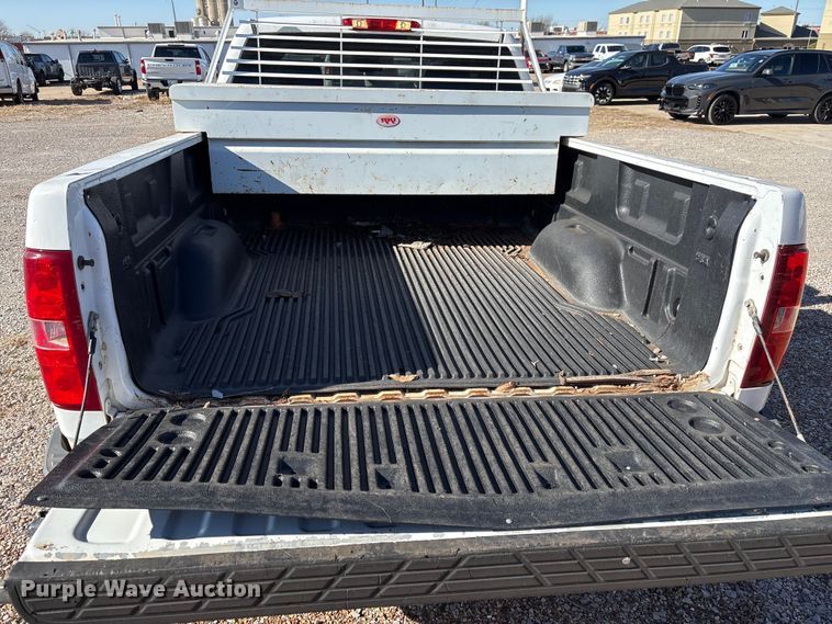 image for item ET1198 2008 Chevrolet Silverado 1500 Ext. Cab pickup truck