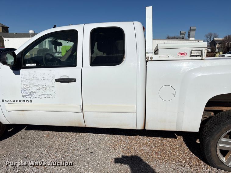 image for item ET1198 2008 Chevrolet Silverado 1500 Ext. Cab pickup truck