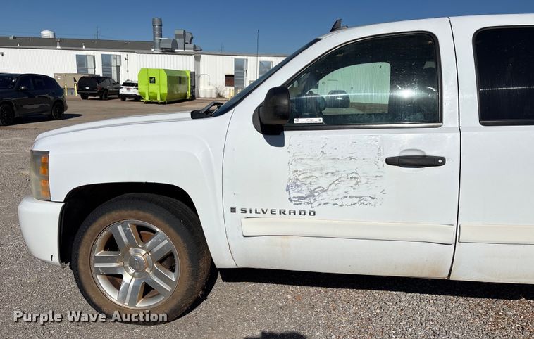 image for item ET1198 2008 Chevrolet Silverado 1500 Ext. Cab pickup truck
